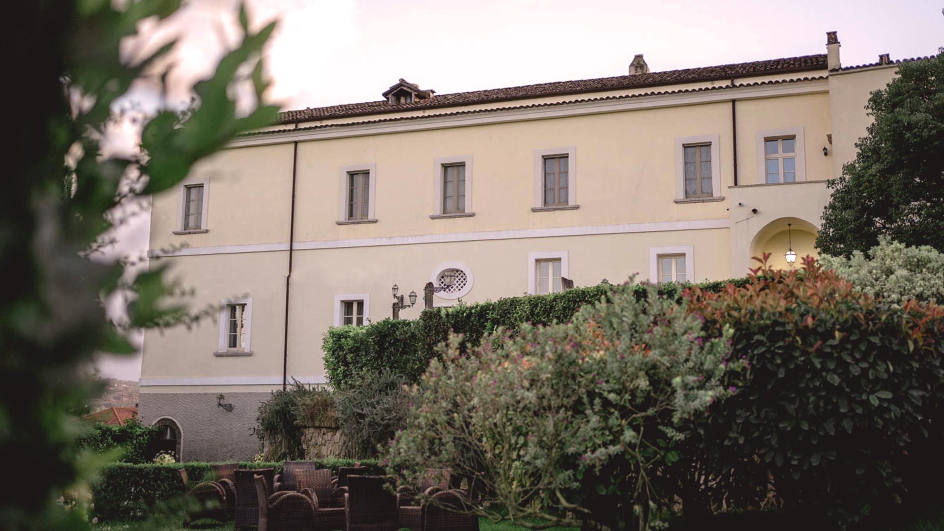 l'elegante facciata di Cestello Ducale, ideale location per foto di matrimonio a Caserta