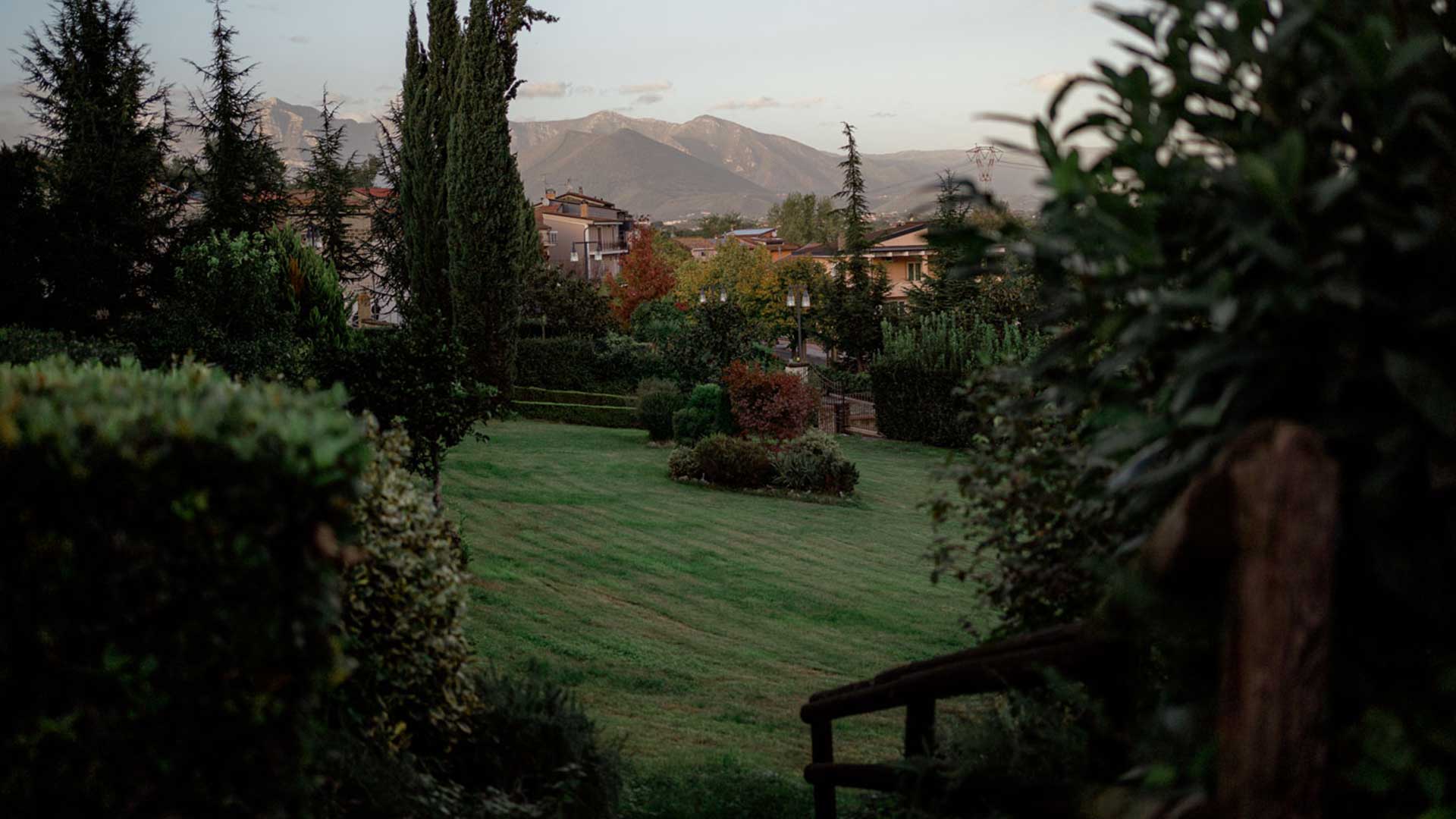 i giardini di Castello Ducale sono la location perfetta per un video di matrimonio a Caserta